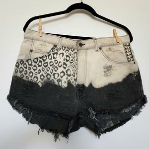 Levi's Leopard Print Dip-dyed Cut-off Shorts